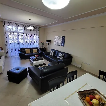 Modern Center Apartment *
